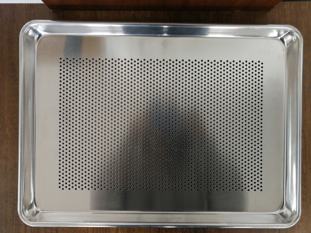 BANDEJA HORNO ALUM PERF 32.7*45.1*2.5 CM CAL 20