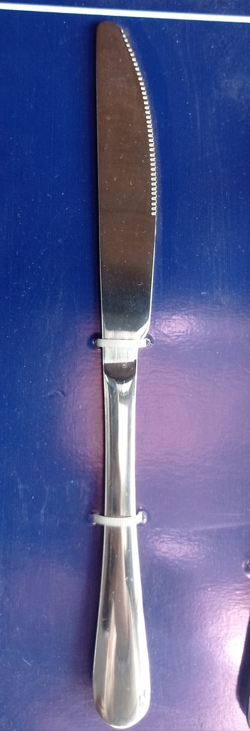 CUCHILLO DE MESA DE ACERO INOXIDABLE
